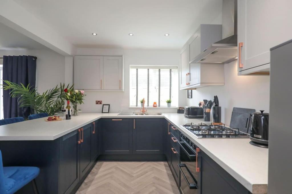 Vila Perfect For Contractors With On Site Parking Brierley Hill Exteriér fotografie