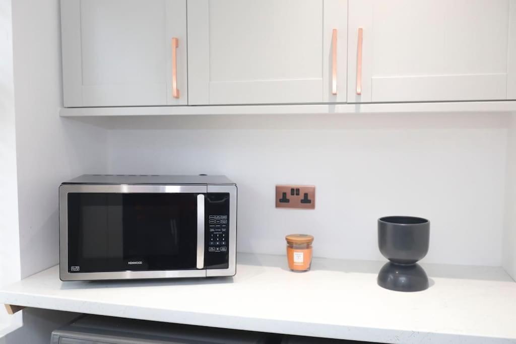 Vila Perfect For Contractors With On Site Parking Brierley Hill Exteriér fotografie