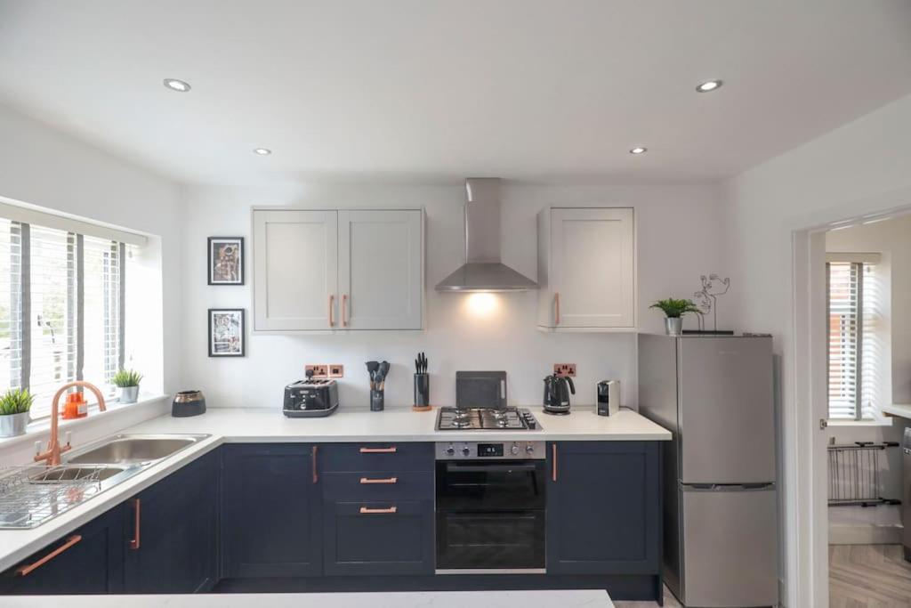 Vila Perfect For Contractors With On Site Parking Brierley Hill Exteriér fotografie