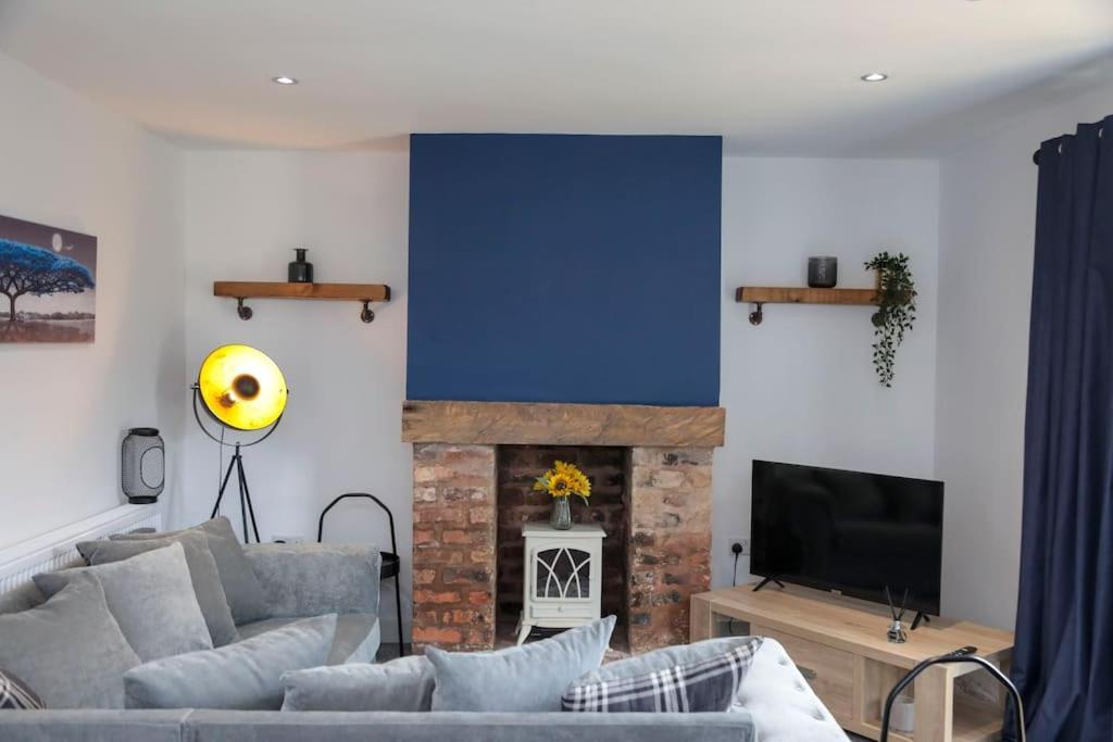 Vila Perfect For Contractors With On Site Parking Brierley Hill Exteriér fotografie